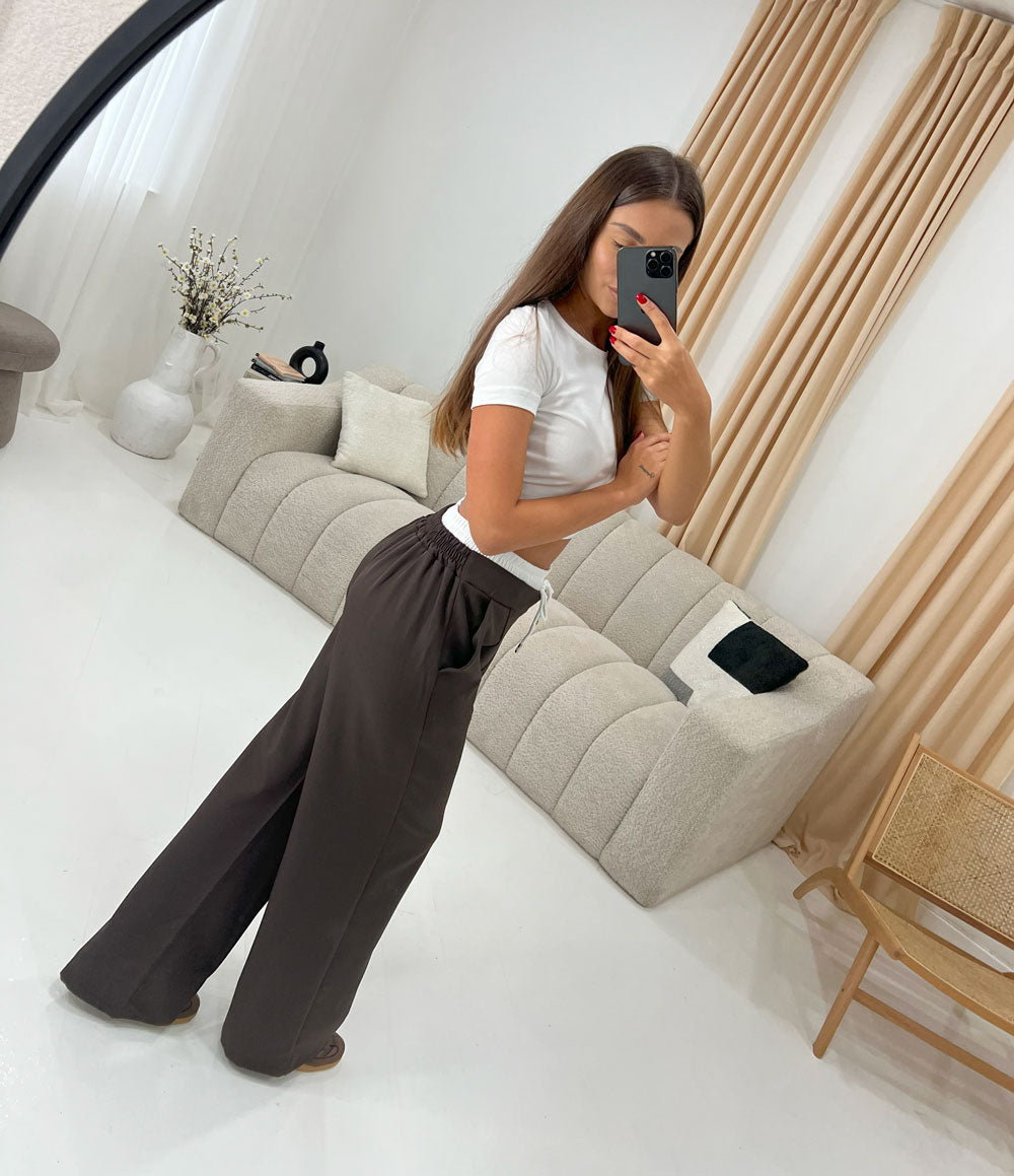 DOUBLE WAISTBAND TAILORED TROUSERS IN BROWN - Angeleene